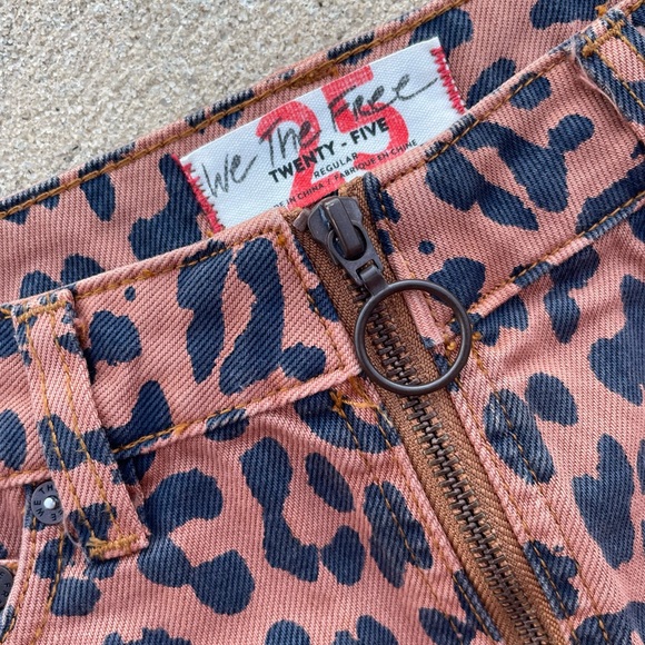 We The Free Brown Leopard Mini Skirt with Zippered Front Size 25 - Picture 2 of 6